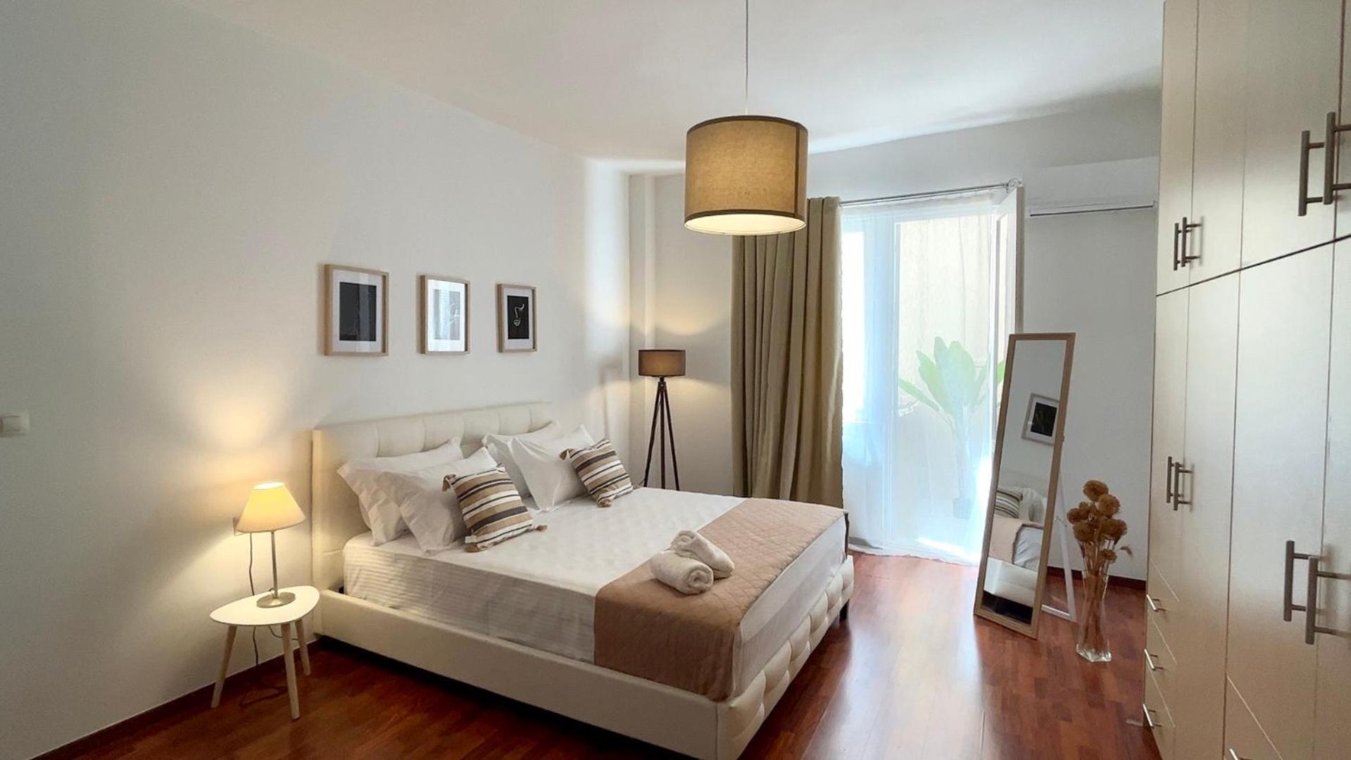 Wake In The Agios Nikolaos